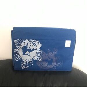 Golla Blue Floral 16" Laptop Messenger Bag NWT
